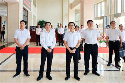 2022年8月，兰溪市委书记戴翀(左三)来GA黄金甲集团调研