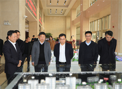 2021年12月，兰溪市委副书记、市长朱俊华（中）来GA黄金甲集团调研
